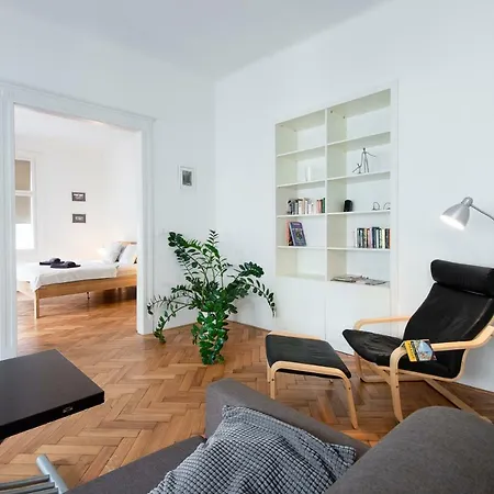 Your Second Right Next To The Old Town Square Apartment Prag